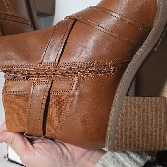 {Clarks} Women's Scene Strap Ankle Boot - Size 10M in Cognac Brown - Picture 13 of 13